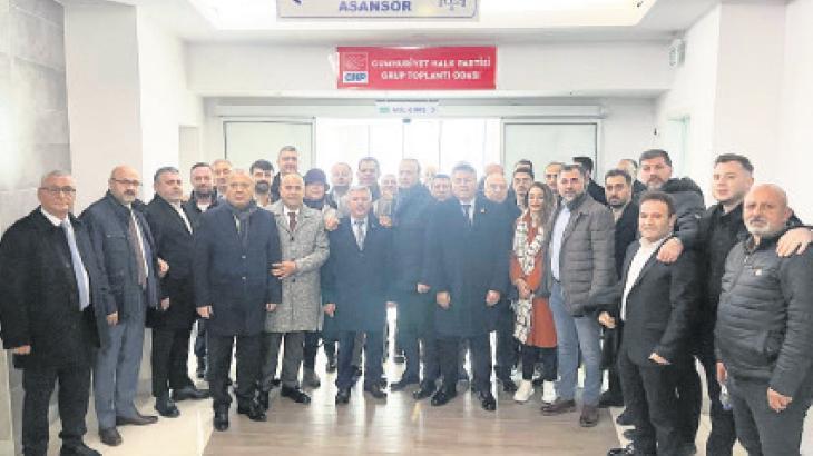 CHP Konser Harcaması İçin Başkanlarını Kampa Alacak