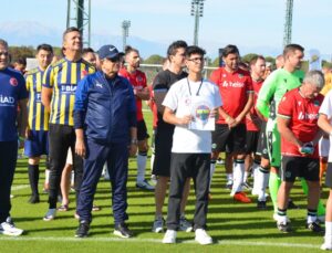 Efsaneler Kupası Futbol Turnuvası’nda Fenerbahçe’yi Yılmaz Vural Çalıştırdı