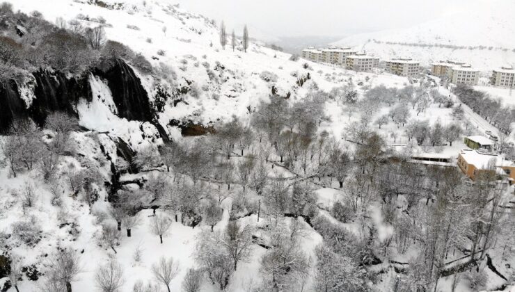 Erzincan Girlevik Şelalesi’nde Kartpostallık Görünümler