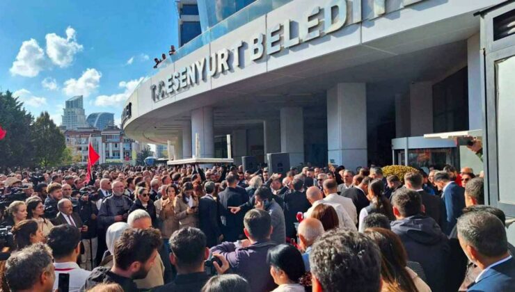 Esenyurt’taki “Demokrasi Nöbeti”Nden Kayyım Atanan Dem Partili Belediyelere Destek: “Kayyımlar Gidecek, Biz Kalacağız!”