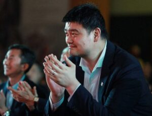 Eski NBA Oyuncusu Yao Ming, Çin Basketbol Federasyonu Başkanlığından İstifa Etti