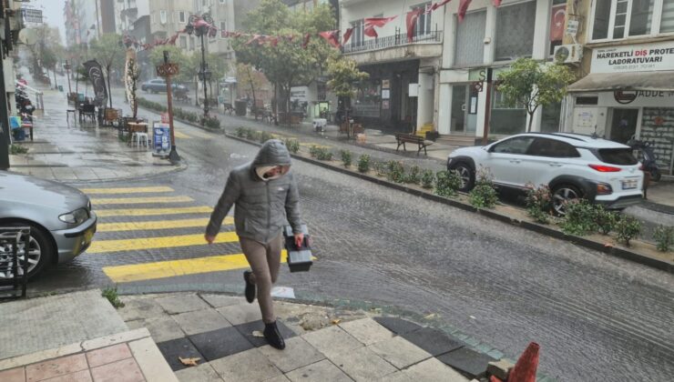 Fırtına ve Şiddetli Yağış Hayatı Felç Etti: Mazgallar Tıkandı, Araçlar Zahmetle İlerledi