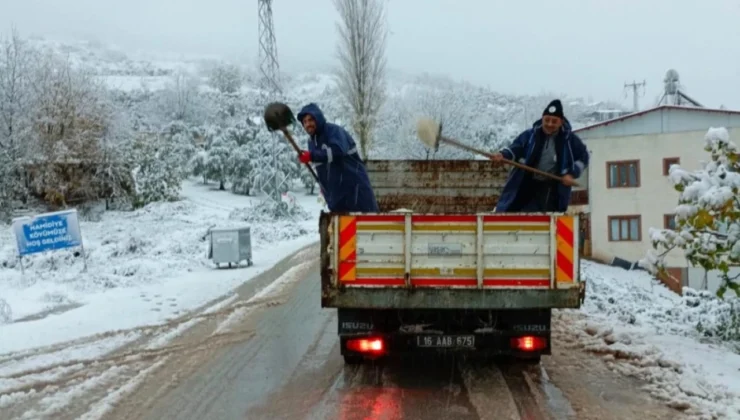 Gemlik’te Köy Yolları Kara Karşı Tuzlandı