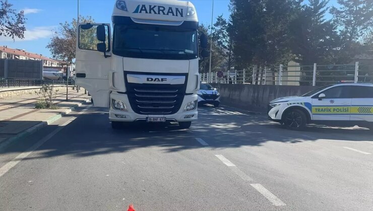 Gemlik’te Tır Çarpması: Bir Kişi Ağır Yaralandı