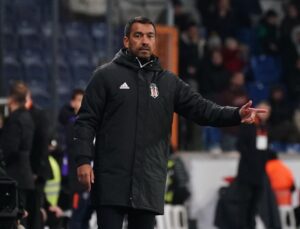 Giovanni Van Bronckhorst, Değişikler İçin Son Yarım Saati Tercih Ediyor