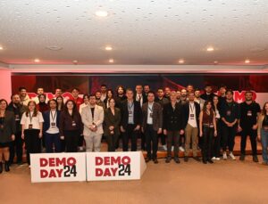 Girişimciler Kworks’24 Demo Day Sahnesinde