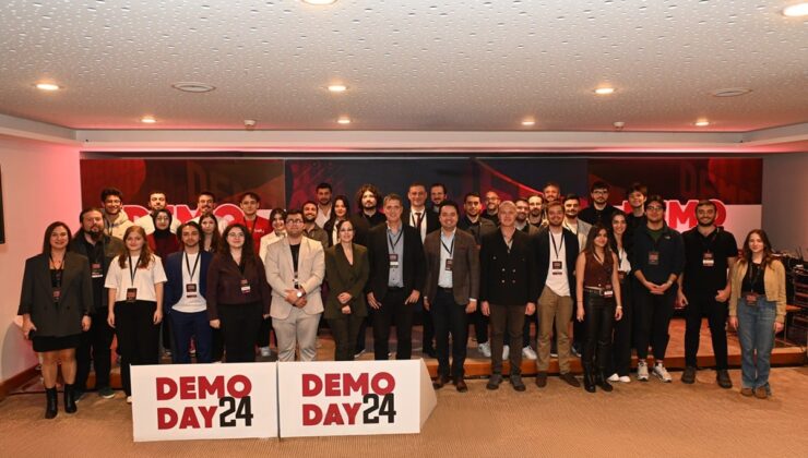 Girişimciler Kworks’24 Demo Day Sahnesinde