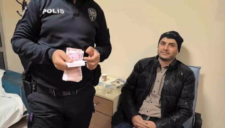 Hassas Vatandaş Bankamatikten Unutulan Parayı Polise Teslim Etti