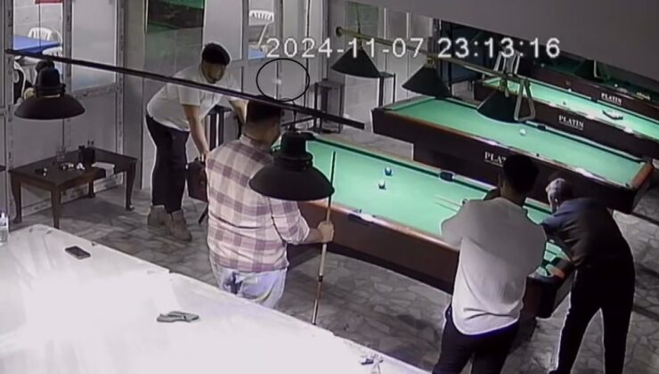 Hatay’da Başına Gelen Bilardo Topu Bayılttı: Arkadaşları Kahkahaya Boğuldu