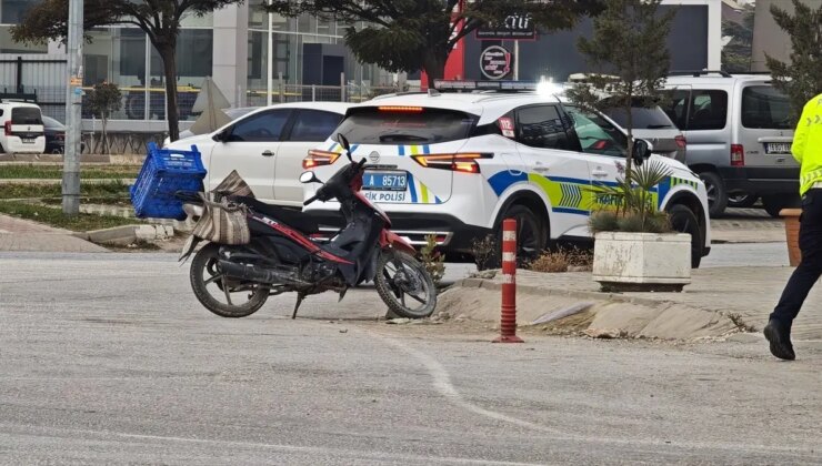 İnegöl’de Motosiklet ile Servis Minibüsü Çarpıştı: Sürücü Yaralandı