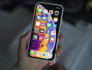 İphone’un Yeni Özelliği Tartışma Yarattı! Çağrı Kaydetmek Suç Mu?