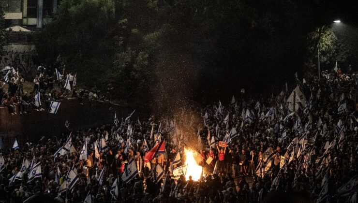 İsrail’de Yoav Gallant Görevden Alındı, Halk Sokağa Döküldü