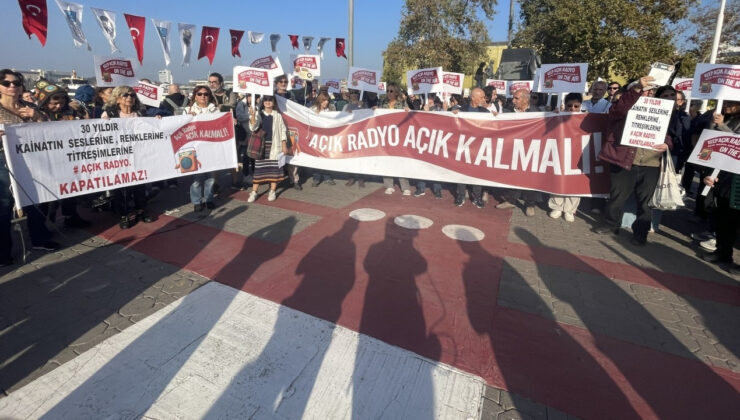 İstanbul’da Açık Radyo Eylemi: ‘Açık Radyo, Açık Kalmalı’