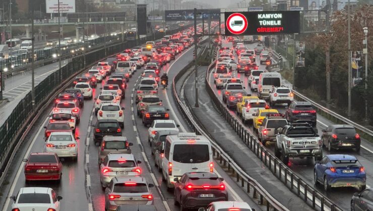 İstanbul’un Üzerine Trafik Kâbusu Çöktü!