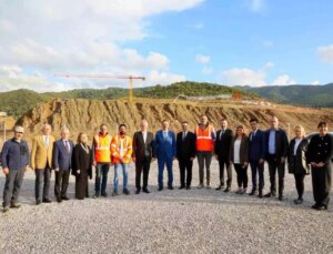 İzmir Ekonomi Üniversitesi Güzelbahçe Yerleşkesi İnşaatında İncelemeler Yapıldı