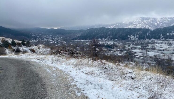 İzmir’e Mevsimin İlk Kar Yağışı Düştü