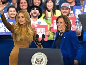 Jennifer Lopez, Kamala Harris’in Mitinginde Latinlere Oy Kullanma Çağrısı Yaptı