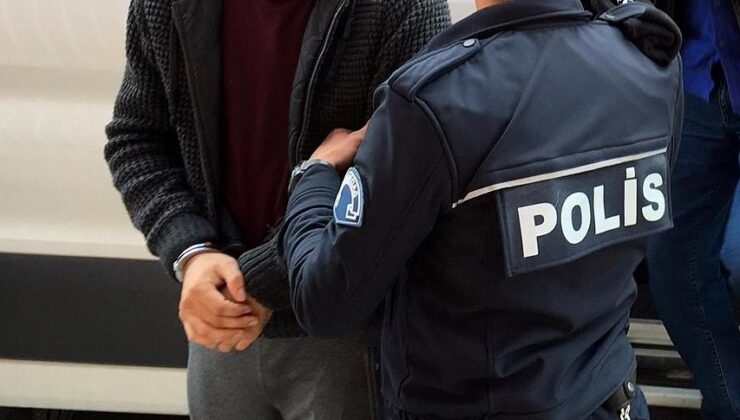 Kafede Silah Ticareti! Polis Baskın Yaptı, Dört Kişi Gözaltına Alındı