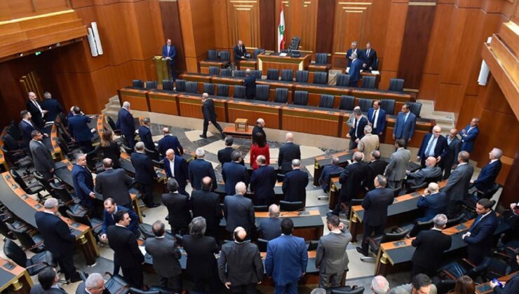 Lübnan Meclisi, Ordu Kumandanlarının Görev Müddetlerini Bir Yıl Uzattı