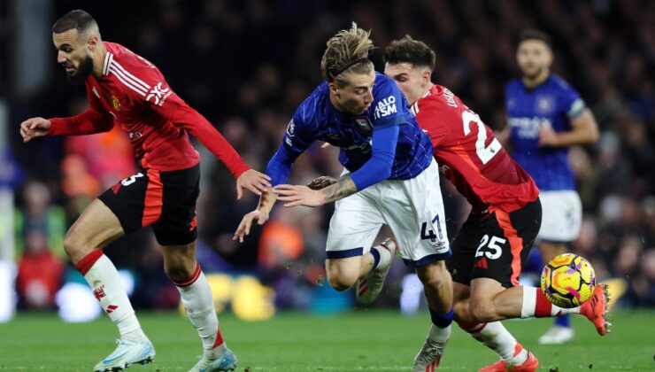 Manchester United, Ipswich Town Engelini Aşamadı