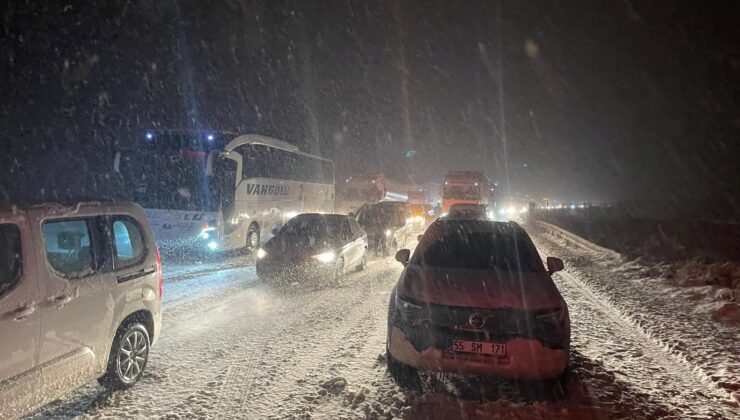 Mevsimin İlk Karı Yağdı: Yurdun Batısı Beyaza Büründü