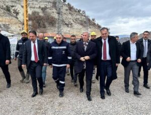 Nallıhan’da Eylemde Olan Maden Emekçilerine Destek Olan Mansur Yavaş, Bakan Bayraktar ile Görüşmesini Anlattı: Önümüzdeki Hafa Temsilcilerinizle Görüşeceğini Söyledi