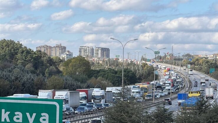 Otoyolda Trafiği Durduran Kaza: Ankara Yönünde Uzun Araç Kuyrukları Oluştu