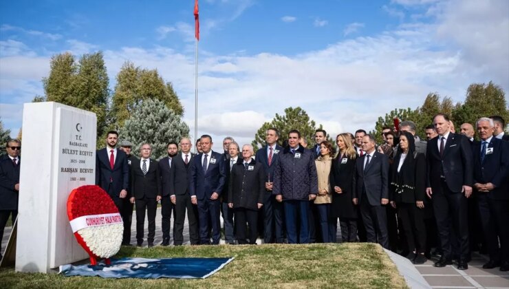 Özgür Özel, Bülent Ecevit’i Anma Merasiminde CHP’yi İktidar Amacıyla Anımsadı