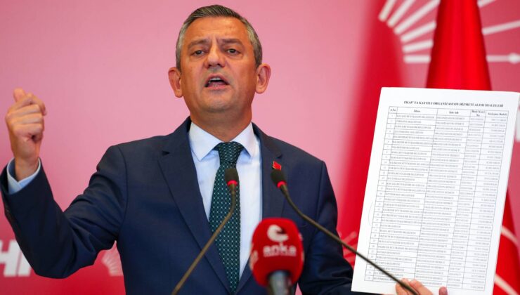 Özgür Özel Kürsüde Göstermişti: AKP’li Belediyelerin Borç Listesi Paylaşıldı