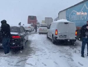 Şiddetli Kar Yağışı Nedeniyle Ankara-İstanbul Yolu Üzerinde Trafik Kazaları Yaşandı, Trafik Durdu!