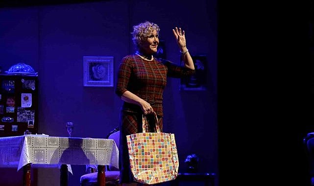 Sumru Yavrucuk’un Oyunu Shirley Valentine Bursa’da Sahnelendi