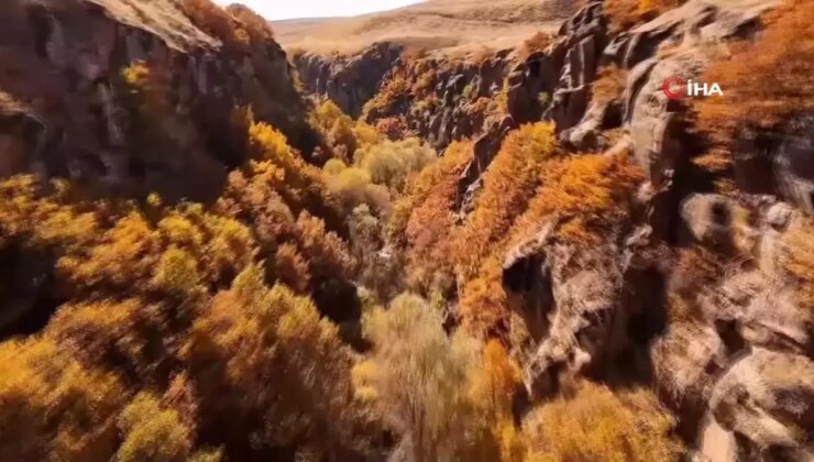 Uludere Kanyonu Sonbaharda Rengarenk Hoşluklar Sunuyor