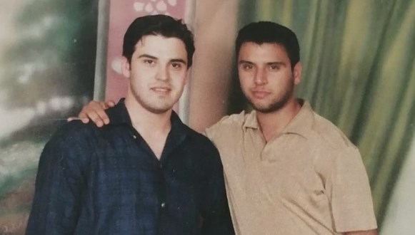 Ünlü Şarkıcıdan Nostaljik Paylaşım: Yıl 1994, Hayallerimiz Var Hem de Ne Hayaller (Ünlülerin Çocukluk ve Gençlik Halleri)