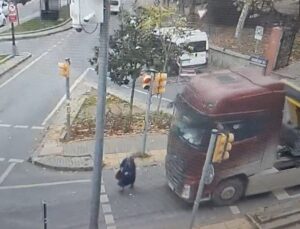 Üsküdar’da Yaya Geçinde Kaza! Hariyat Kamyonun Altında Kalan Kadın Hayatını Kaybetti