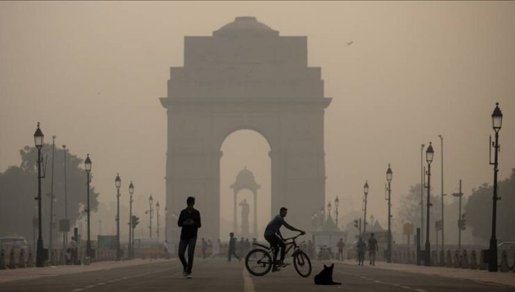 Yeni Delhi’de Hava Kalitesi En Kötü Seviyeye Ulaştı, Yüz Yüze Eğitim Askıya Alındı