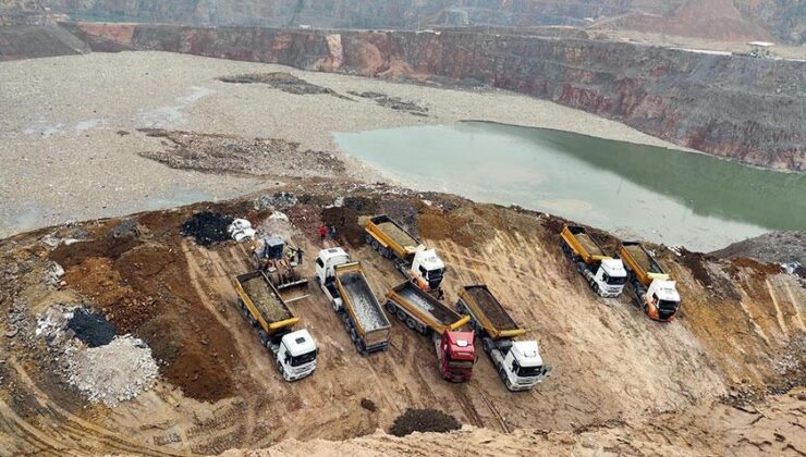 Yer: Kocaeli! Hafriyat Döküm Alanında Toprak Kaydı: 6 Kamyon Sürüklendi