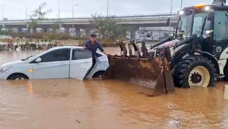 Afad: 7 İlde 400 Sel Hadisesi Bildirildi; Manavgat’ta Mahsur Kalan 236 Kişi Güvenli Alanlara Tahliye Edildi