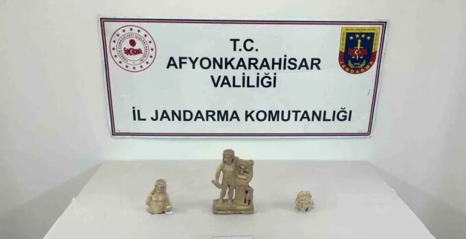 Afyonkarahisar’da Jandarma, Roma Dönemine Ait Heykeller Ele Geçirdi