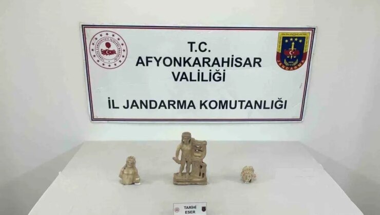 Afyonkarahisar’da Jandarma, Roma Dönemine Ait Heykeller Ele Geçirdi