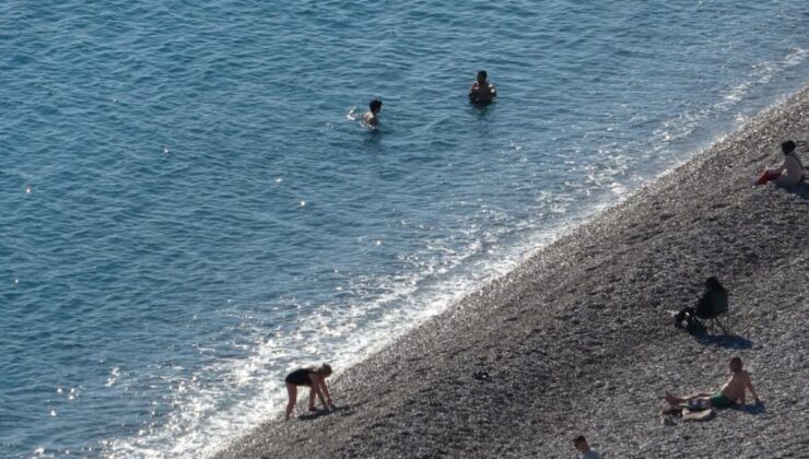 Antalya’da Aralık Ayının Ortasında Deniz Keyfi