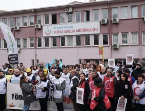 Bursa’da Sağlık Çalışanları Düzenledikleri Basın Açıklamasıyla Sorunlarını Açıkladılar