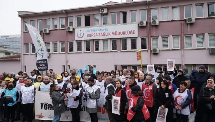 Bursa’da Sağlık Çalışanları Düzenledikleri Basın Açıklamasıyla Sorunlarını Açıkladılar