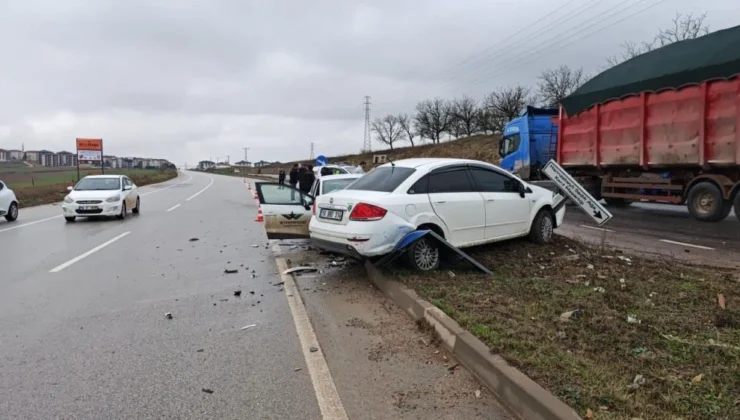 İnegöl-Yenişehir Yolunda Korkunç Kaza: 4 Yaralı