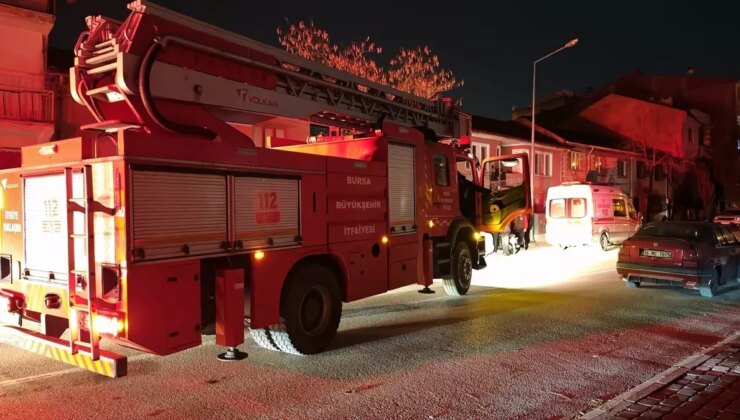 İnegöl’de 5 Katlı Binanın Çatı Yangını Söndürüldü