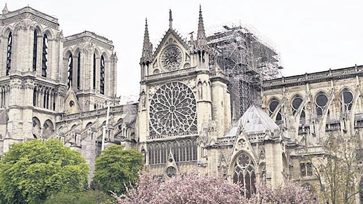 Katedral Küllerinden Doğdu