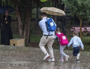 Meteoroloji Uyarmıştı! Antalya’da Eğitime 1 Gün Ara Verildi