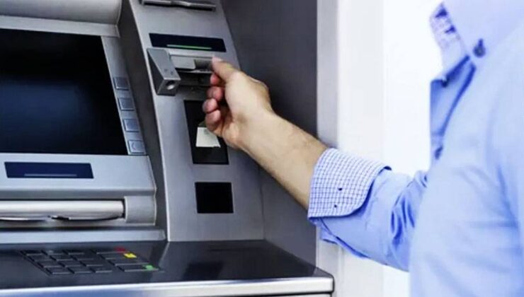 Milyonlarca Vatandaşı İlgilendiren Uygulama Bugün Başladı: Şifresini Değiştirmeyenlerin Kartını ATM’ler Yutacak