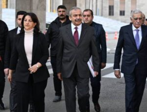 AKP’li Ensarioğlu: Nevruz’da Silahlar Bırakılmış Olur, Öcalan Ev Hapsine Çıkarsa Demirtaş’ın Mahpusta Kalması da Düşünülemez