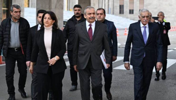 AKP’li Ensarioğlu: Nevruz’da Silahlar Bırakılmış Olur, Öcalan Ev Hapsine Çıkarsa Demirtaş’ın Mahpusta Kalması da Düşünülemez