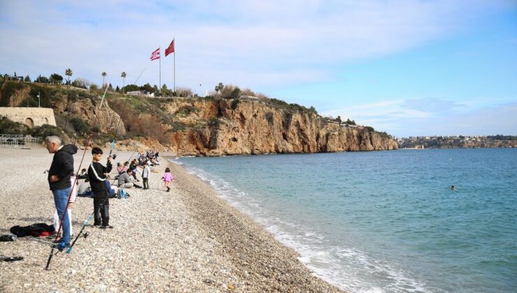 Antalya Kıyıları Yeni Yılın İlk Haftasında da Dolu